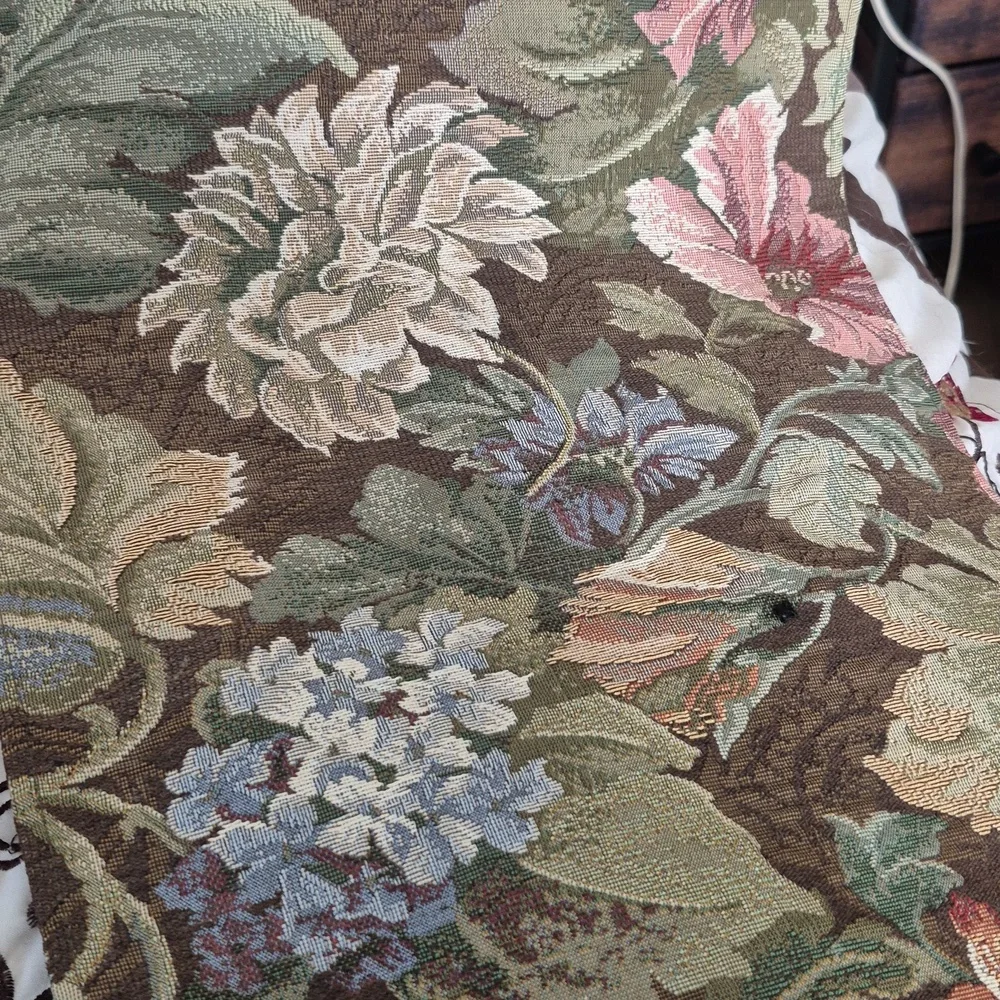 Ling Tasseled Floral Tapestry Table Runner 68x12